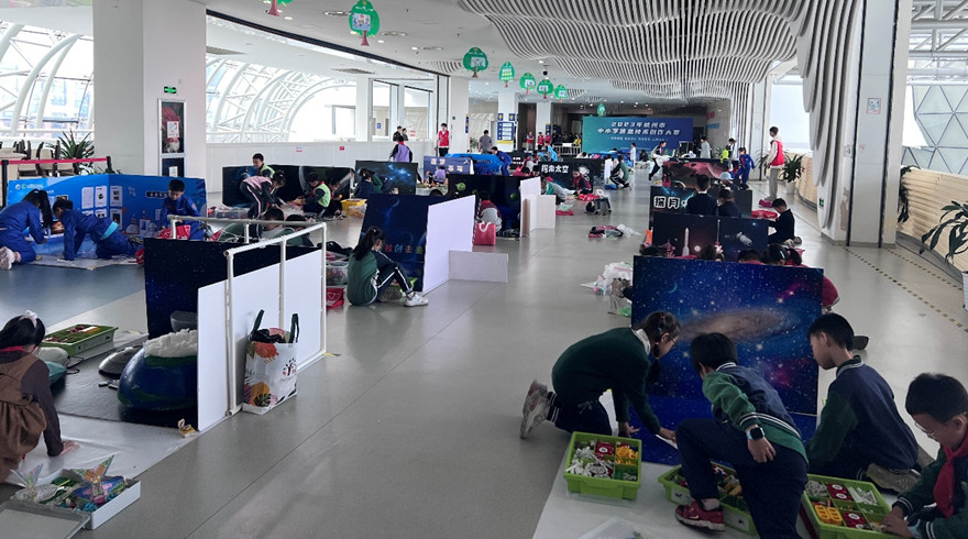 2023年杭州市中小学信息技术创作大赛工程设计创意项目比赛在低碳科技馆举行