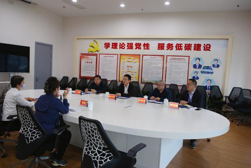 乌鲁木齐市科协主席李虹一行来低碳科技馆考察