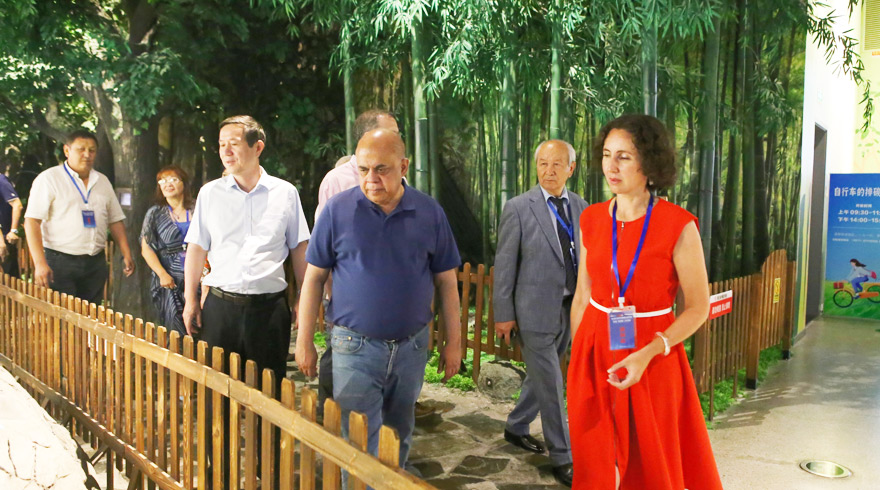 上合组织秘书处副秘书长来低碳科技馆参观