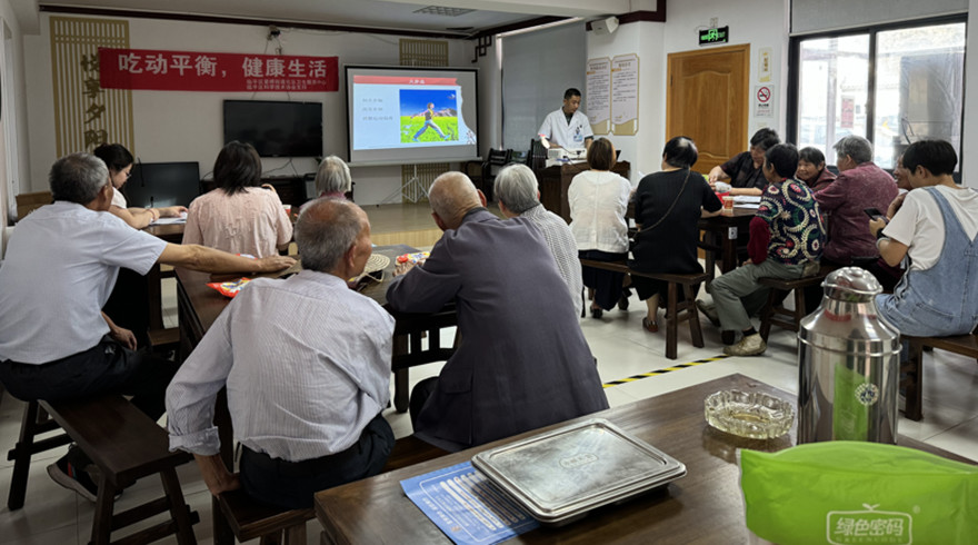 老年人如何“吃”出健康，“动”出美丽？看医师现场教学！