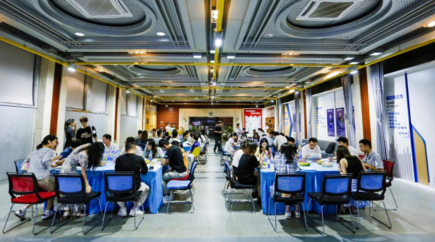 “杨柳青青”联谊社，为爱解码