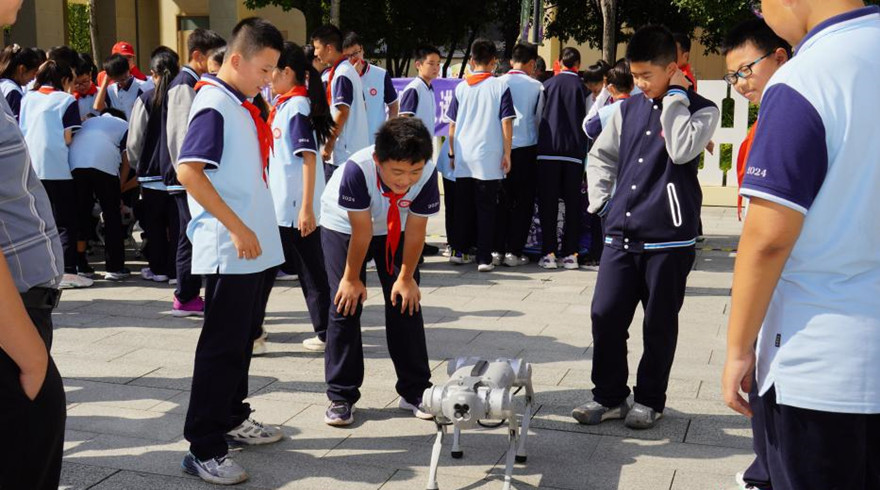  提升全民科学素质  协力建设科技强国