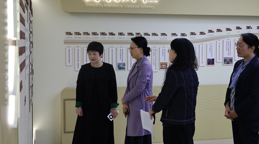 杭州市人大常委会副主任罗卫红到市科协调研