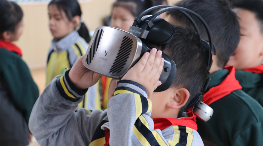 人工智能机器人科普活动走进太炎小学