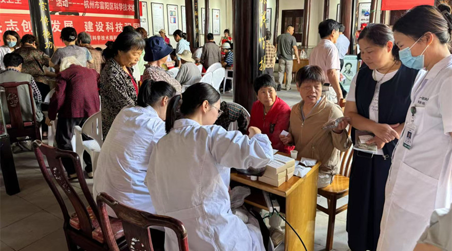 杭州市富阳区举办全国防灾减灾日科技下乡活动
