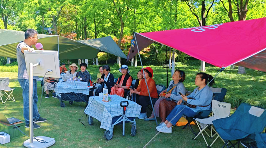 拱墅区“人工智能+银发乐龄”项目，助力老年人拥抱智慧生活