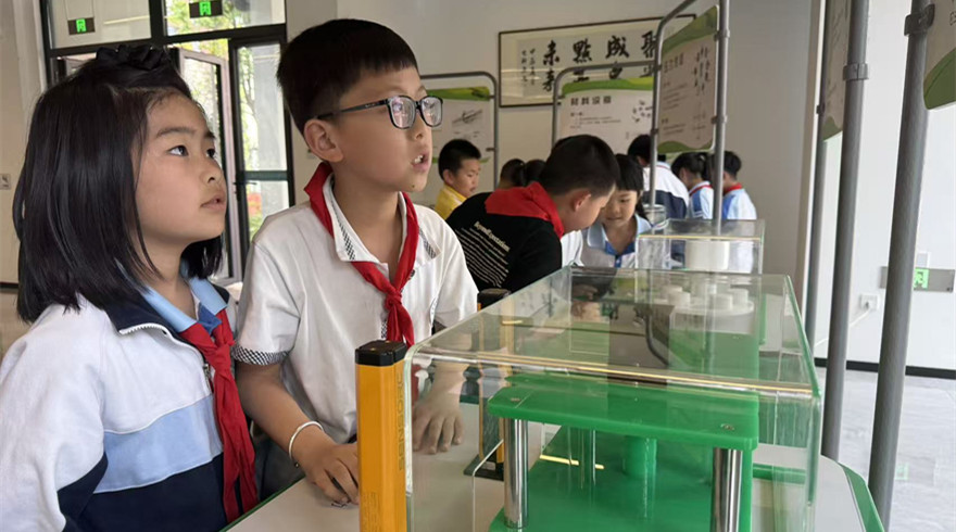 中国杭州低碳科技馆与杭州市临安区戚家桥学校签署馆校共建协议